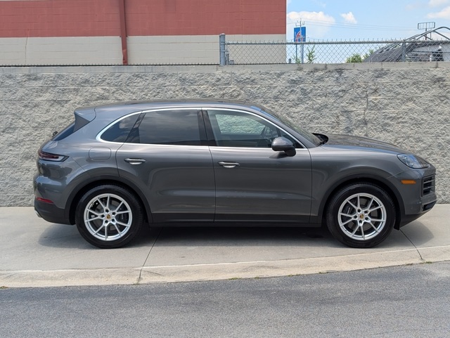 2024 Porsche Cayenne photo 8