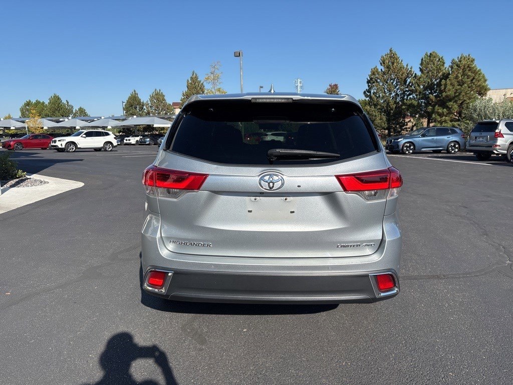 2017 Toyota Highlander Limited Platinum photo 4