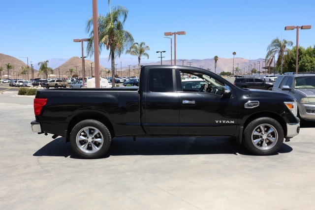 2017 Nissan Titan SV photo 2