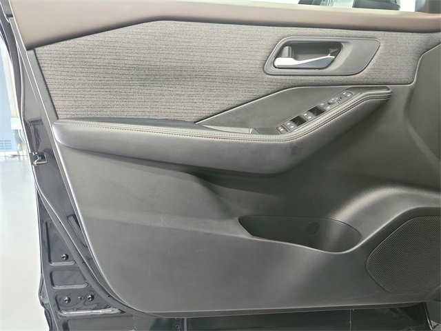 2023 Nissan Rogue SV photo 23