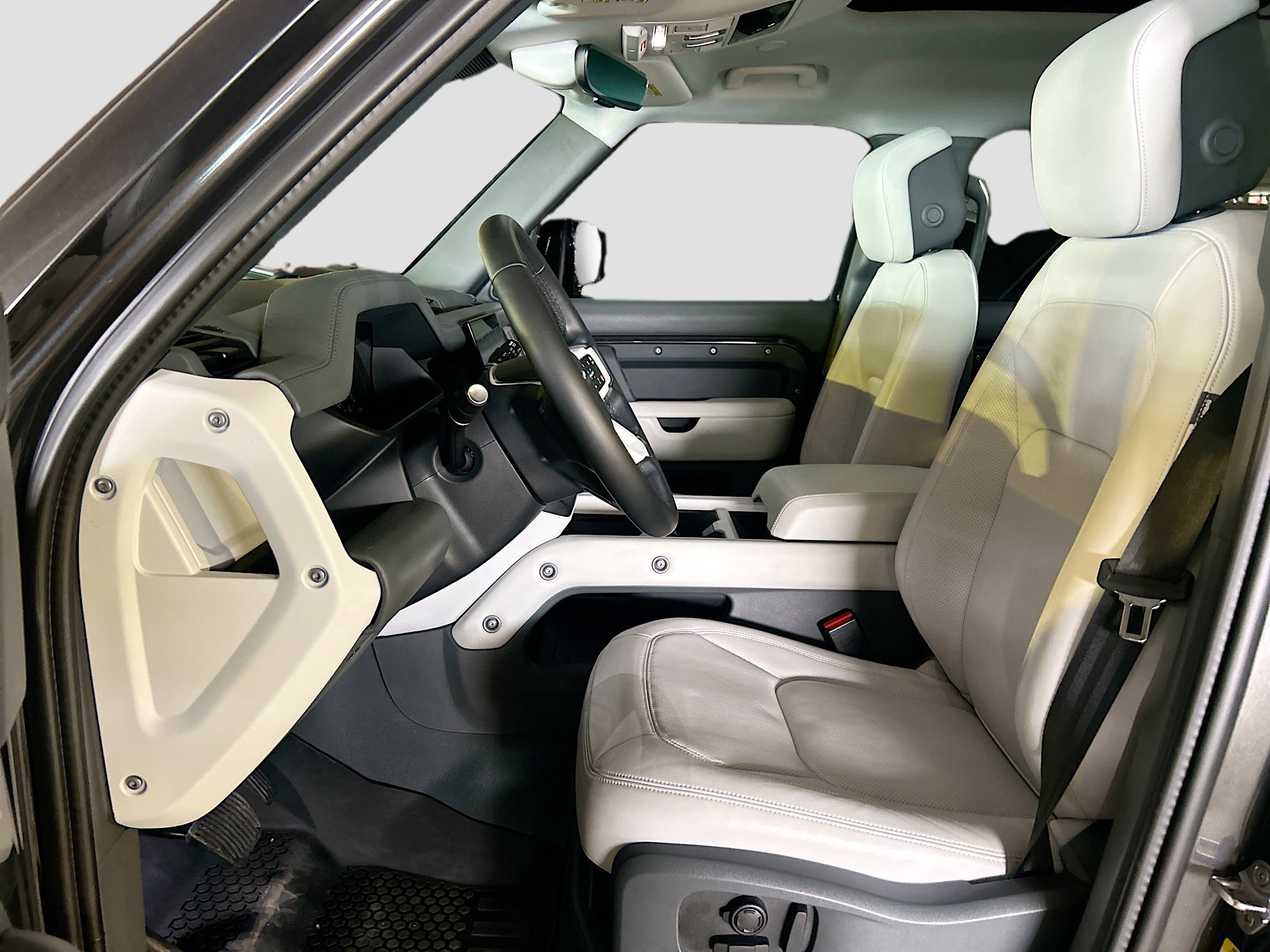 2025 Land Rover Defender 110 S photo 18