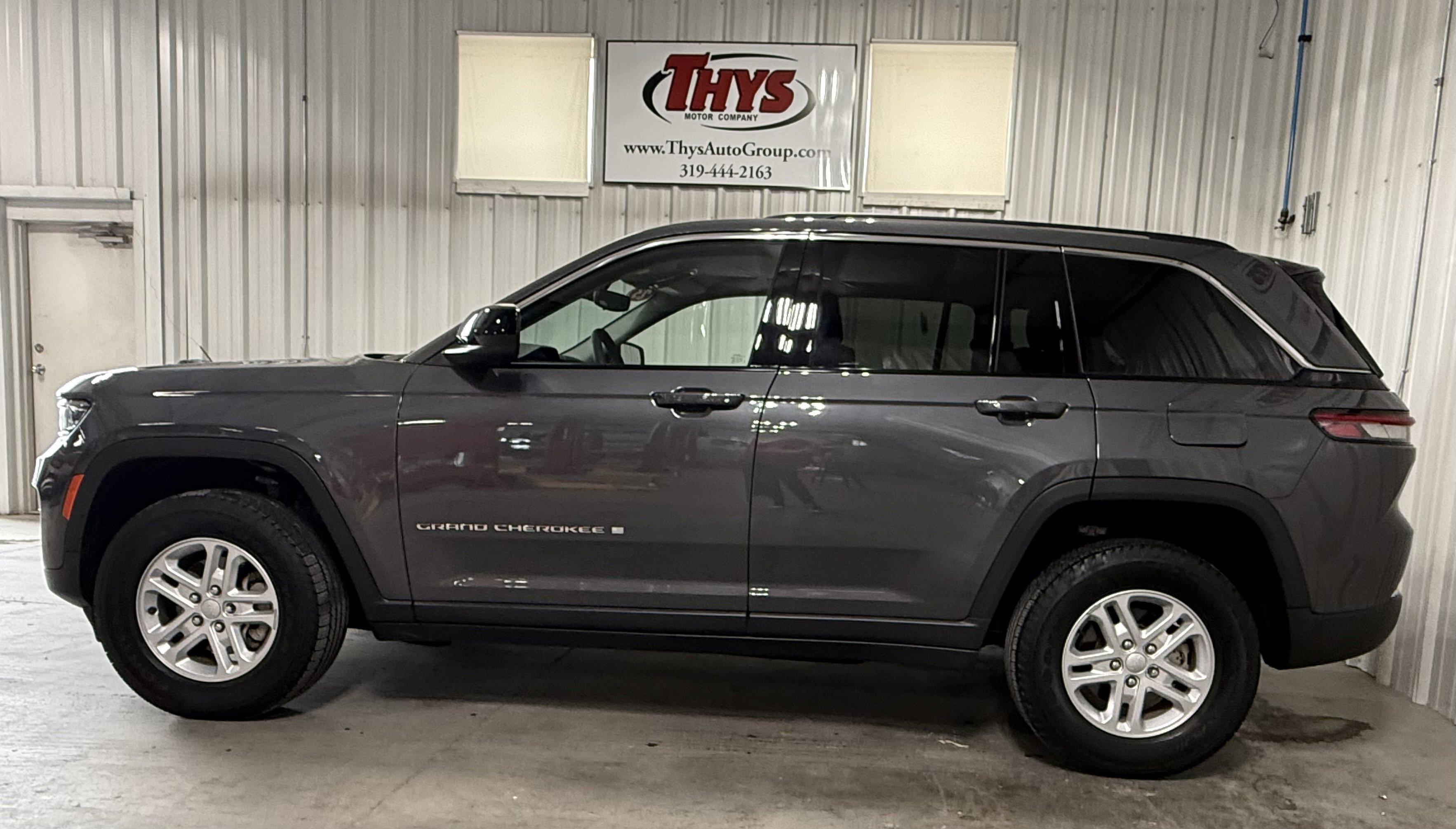 2023 Jeep Grand Cherokee Laredo Altitude photo 5