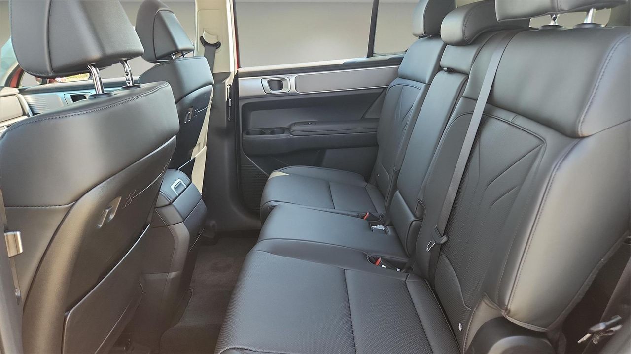 2025 Hyundai Santa Fe SEL photo 16