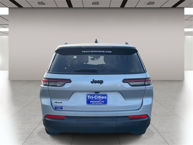 2024 Jeep Grand Cherokee Altitude photo 3