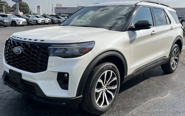 2025 Ford Explorer ST-Line photo 3
