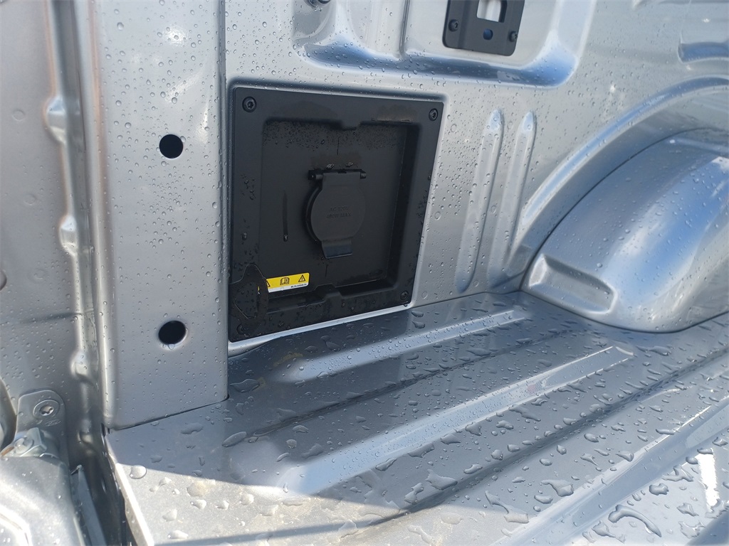 2025 Ford F-150 Lariat photo 8
