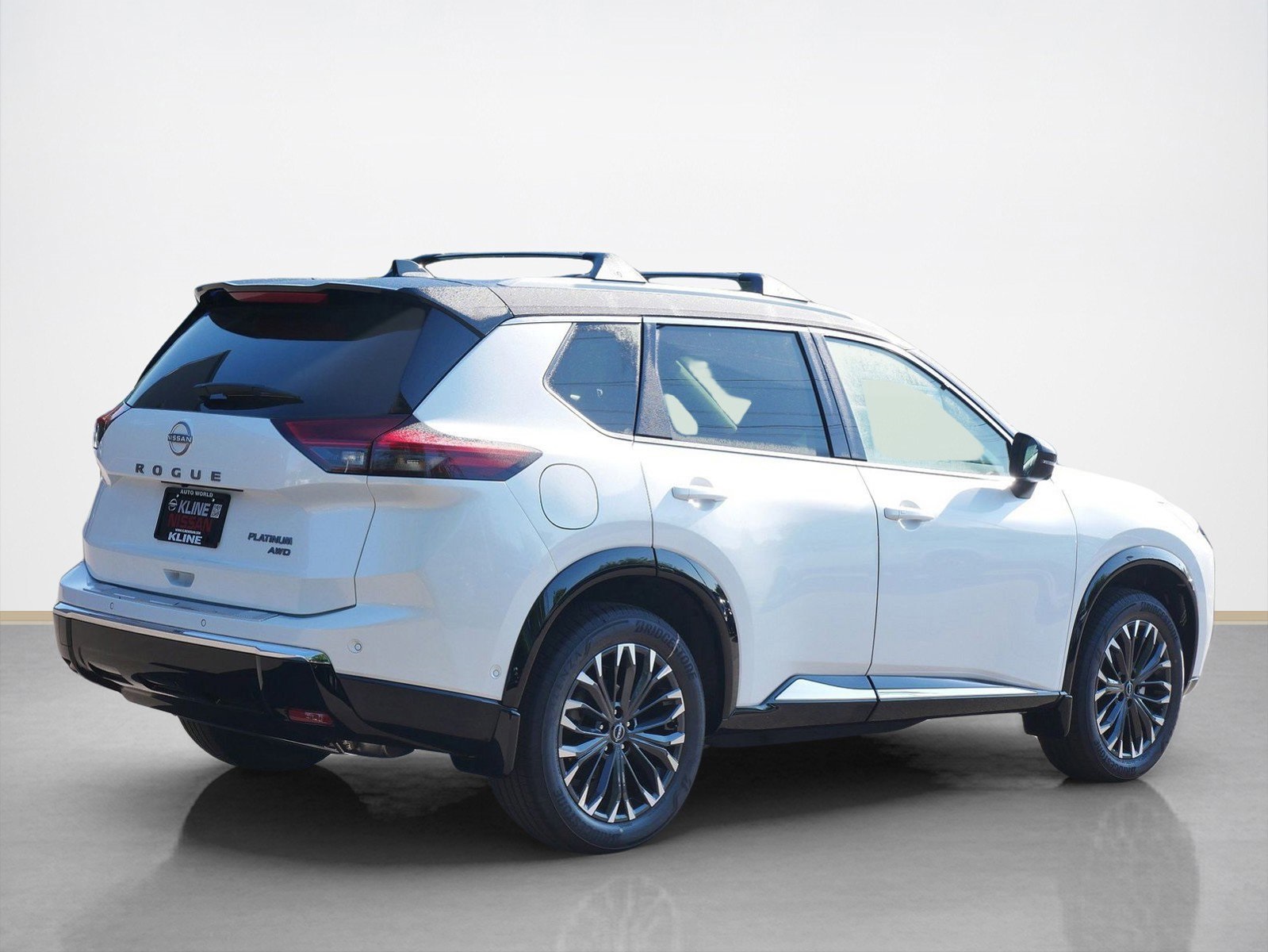 2026 Nissan Rogue Platinum photo 2