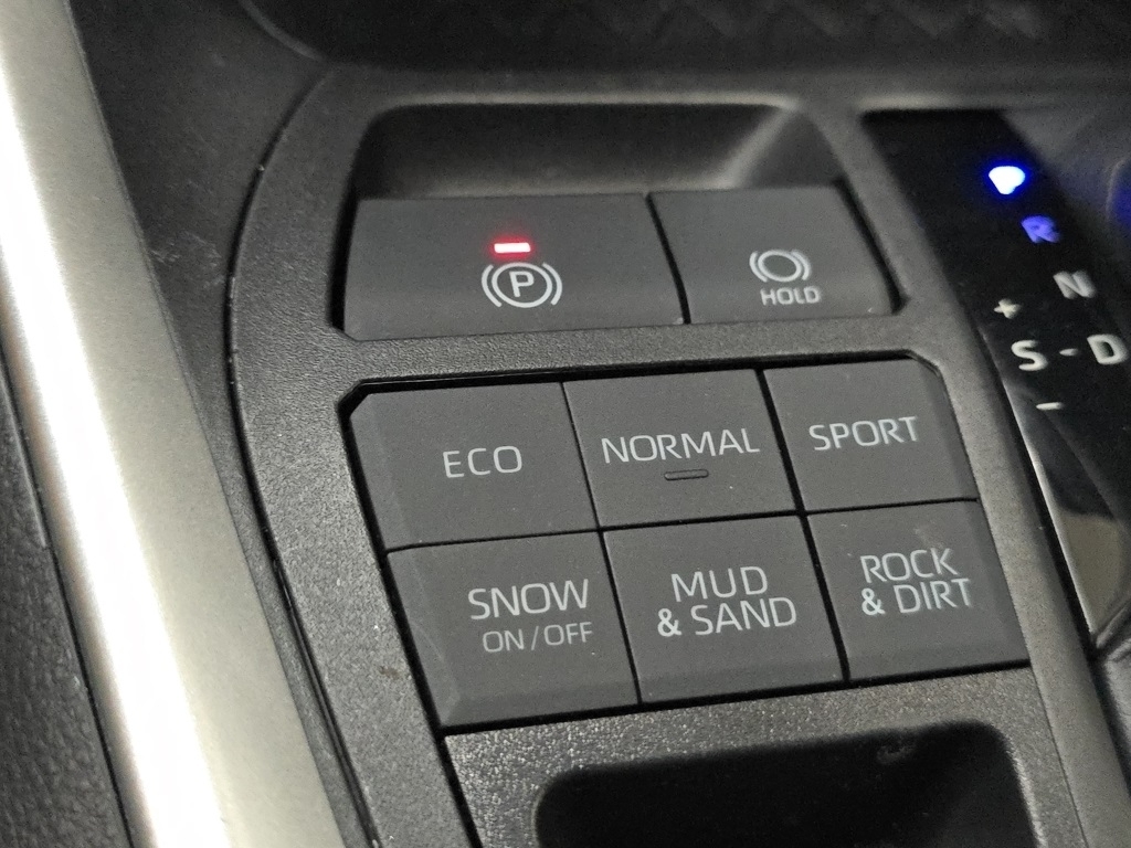 2022 Toyota RAV4 LE photo 4