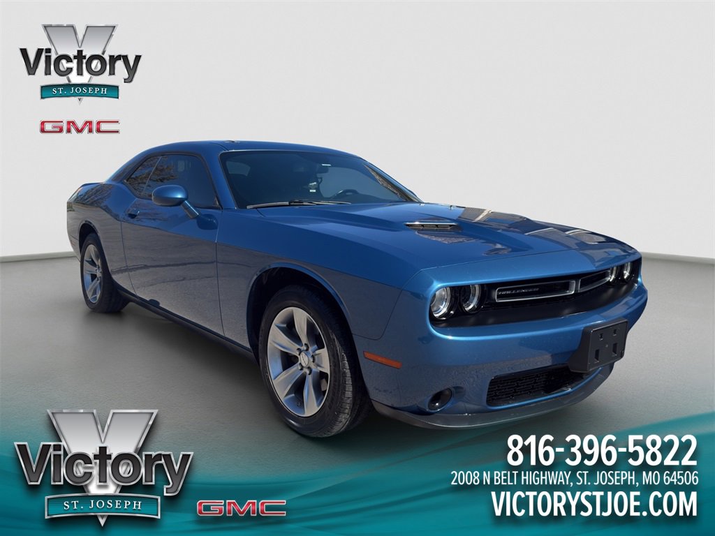 2022 Dodge Challenger SXT's photo