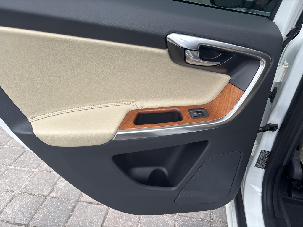2017 Volvo XC60 T6 Inscription photo 25