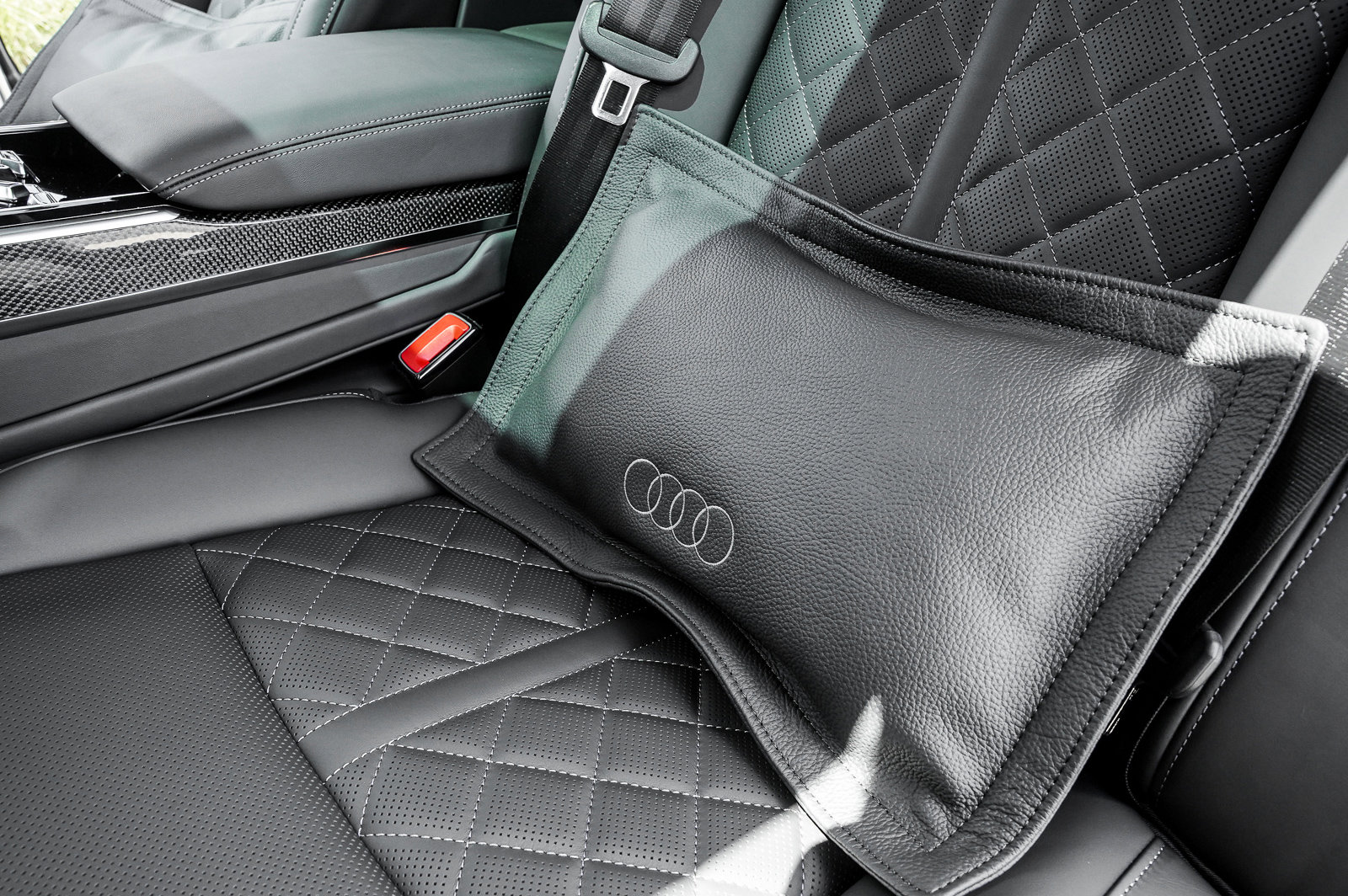 2025 Audi S8 4.0T photo 21