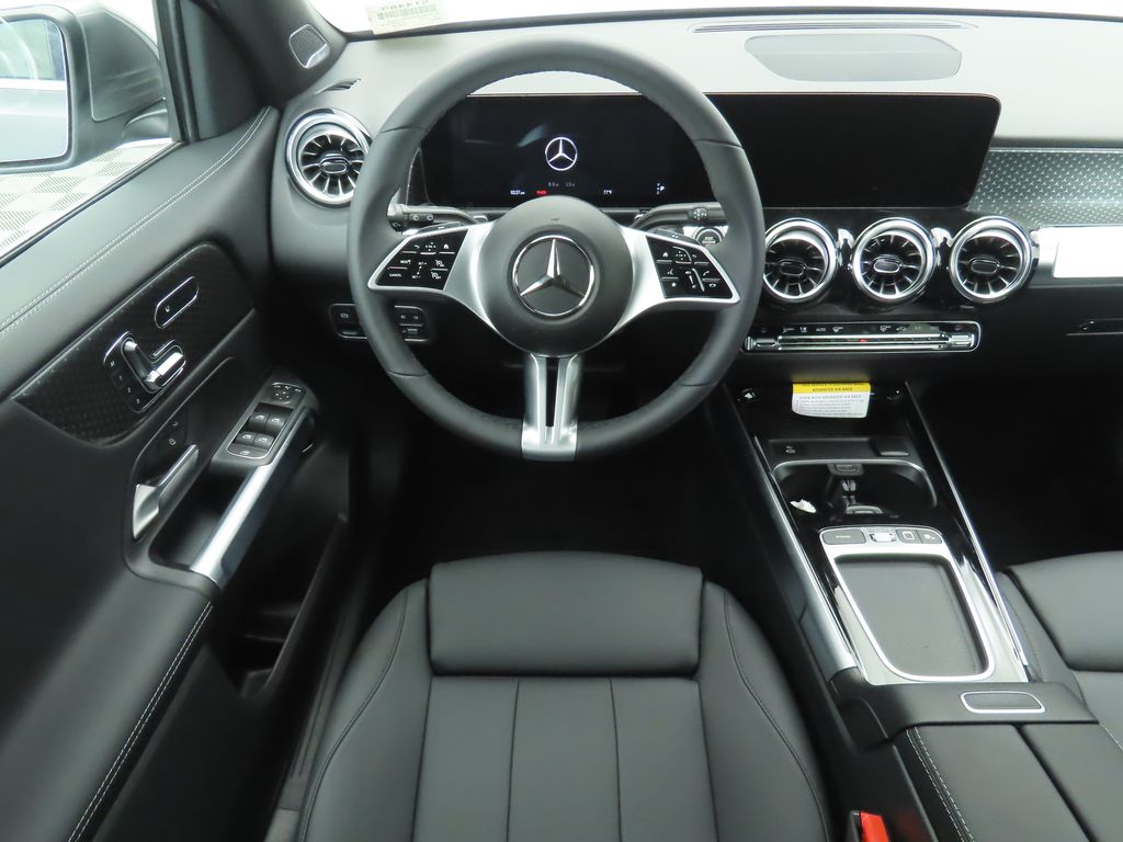 2026 Mercedes Benz GLB 250 photo 7