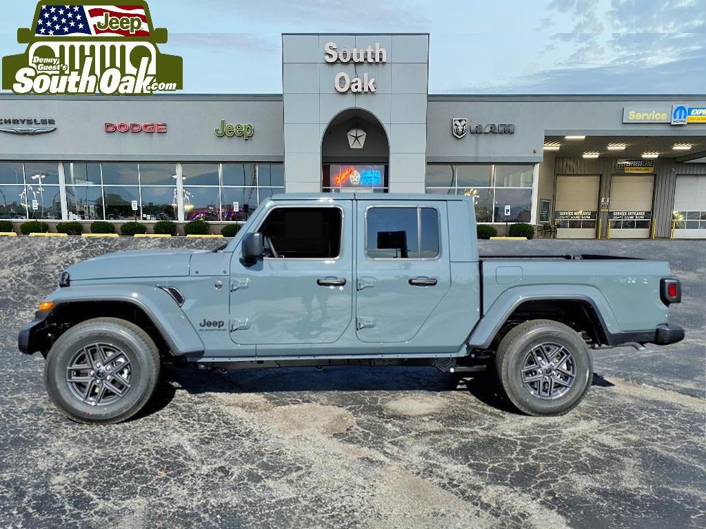 2025 Jeep Gladiator Sport S photo 3