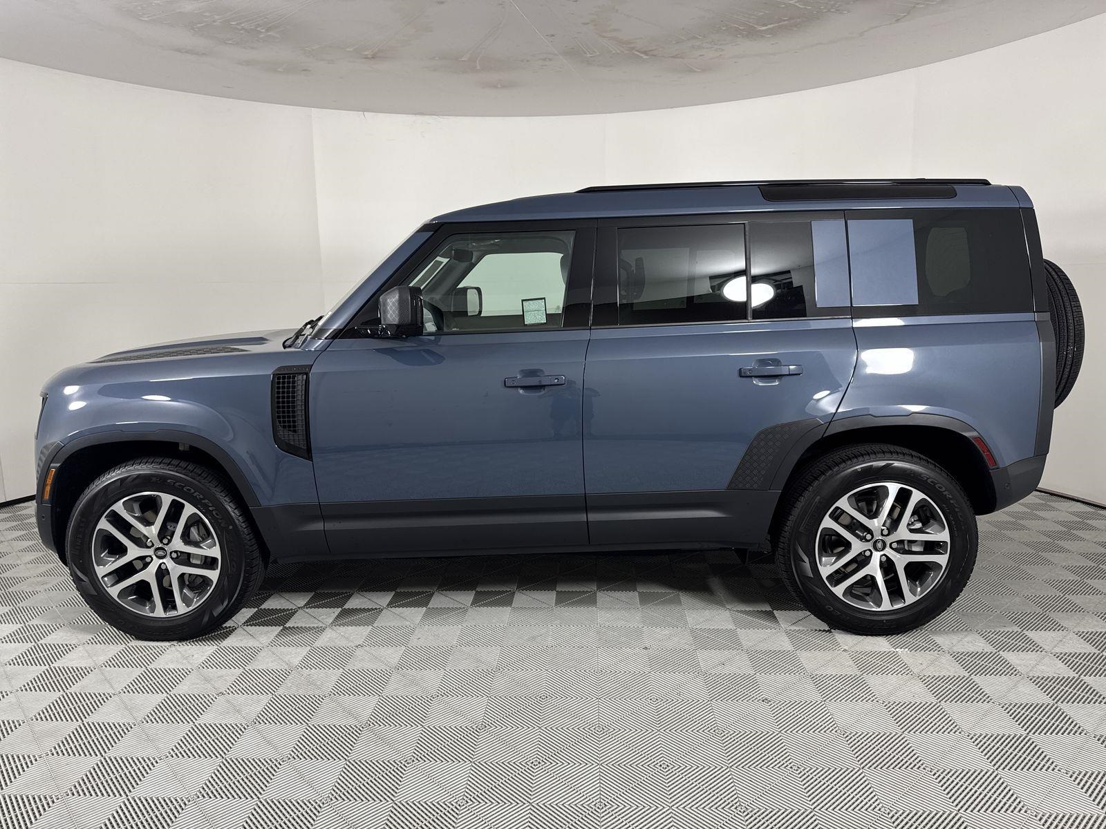 2025 Land Rover Defender 110 S photo 2
