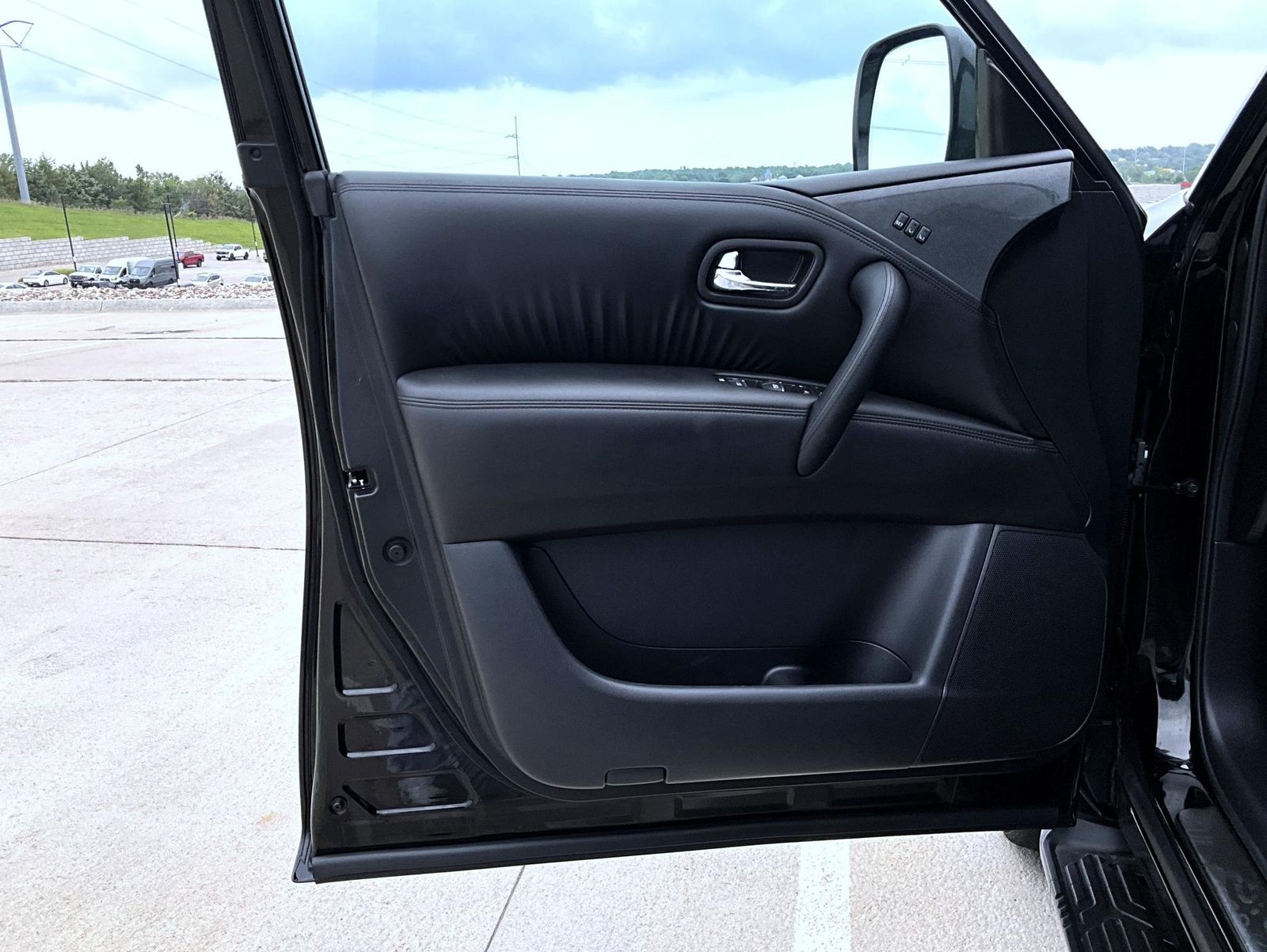 2022 Nissan Armada SL photo 10