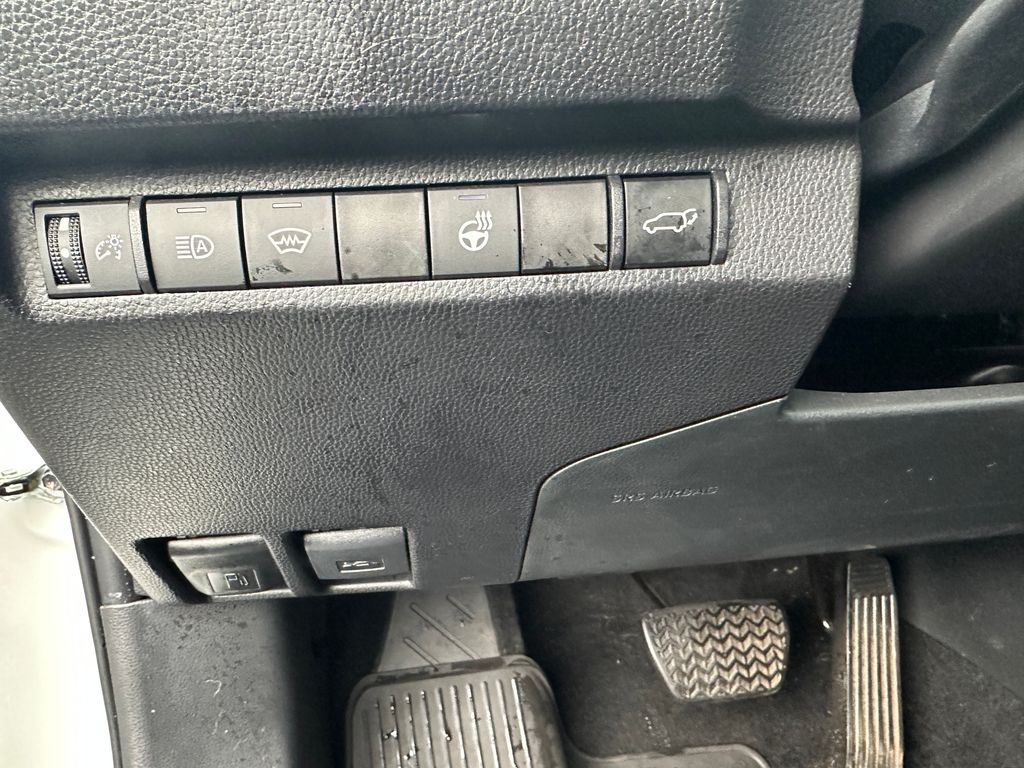 2024 Toyota RAV4 XLE photo 21