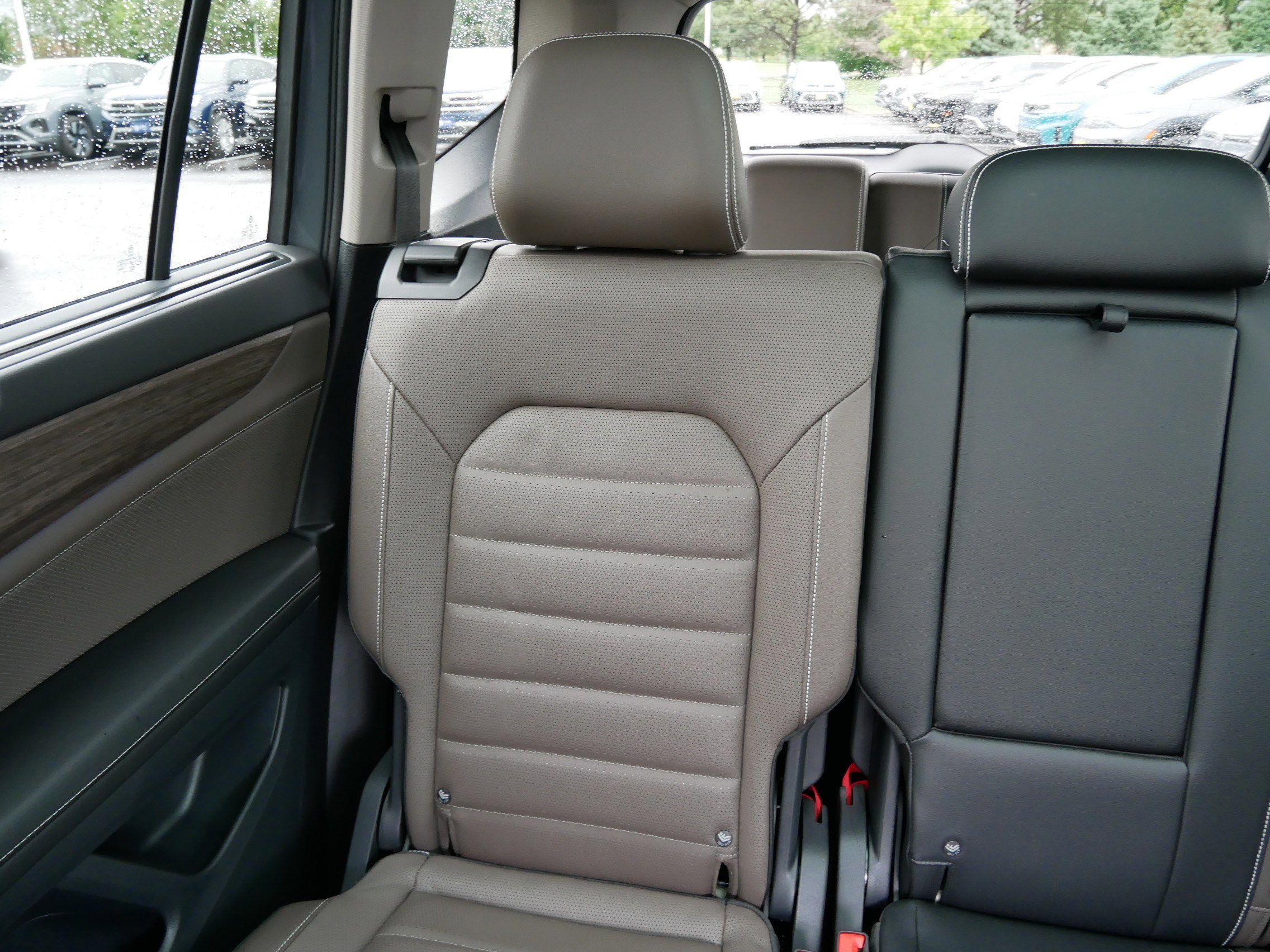 2025 Volkswagen Atlas SEL photo 12