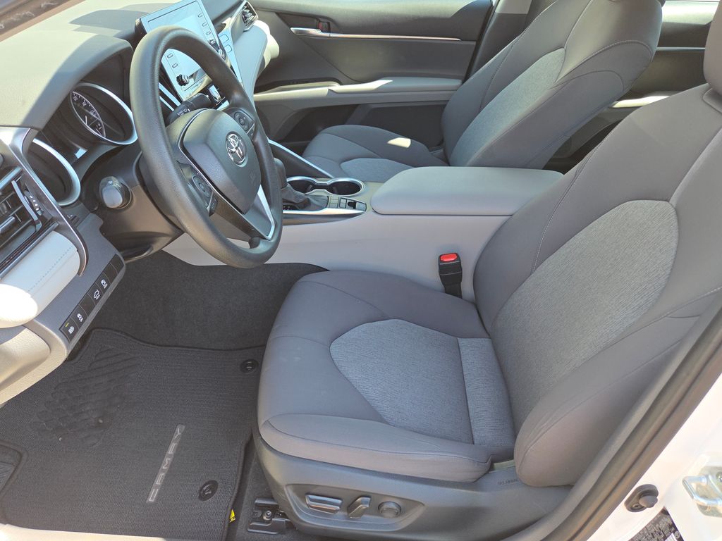 2023 Toyota Camry Hybrid LE photo 16