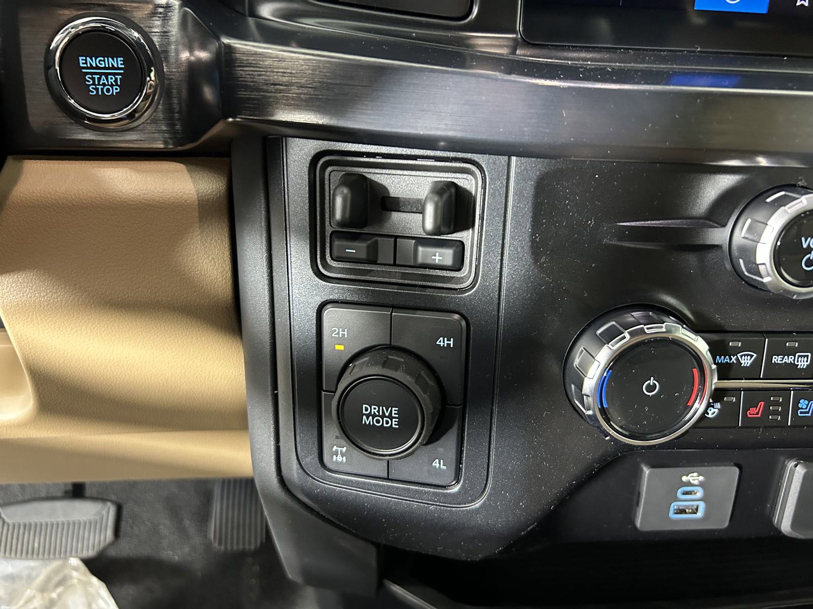 2025 Ford F-250 photo 27
