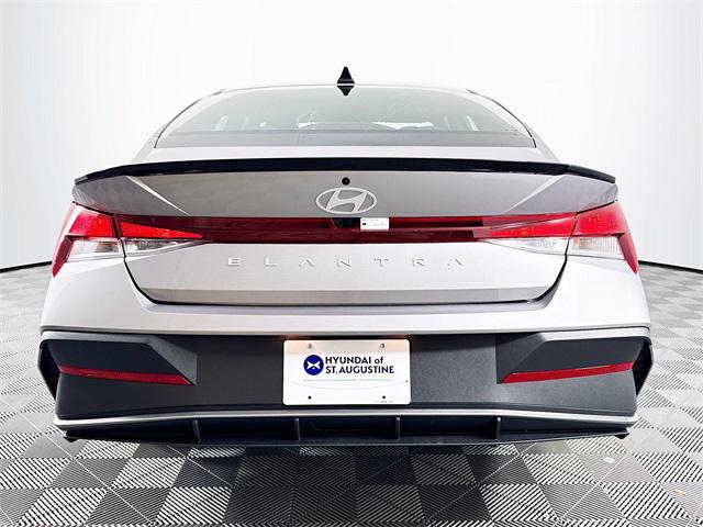 2025 Hyundai Elantra SEL Sport photo 5