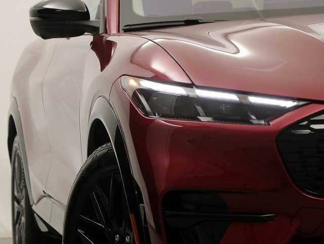 2025 Ford Mustang Mach-E Premium photo 4