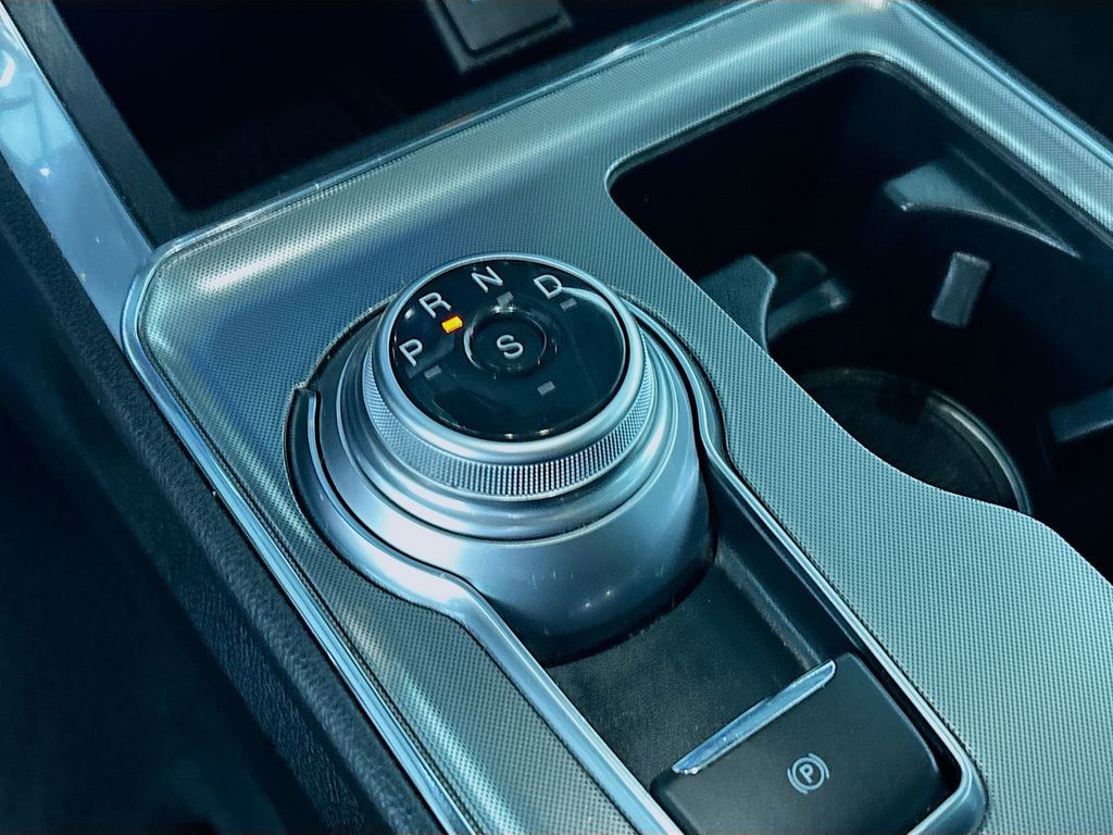 2022 Ford Edge Titanium photo 16