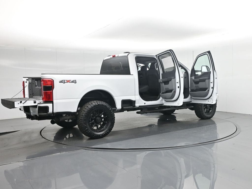 2025 Ford F-250 photo 3