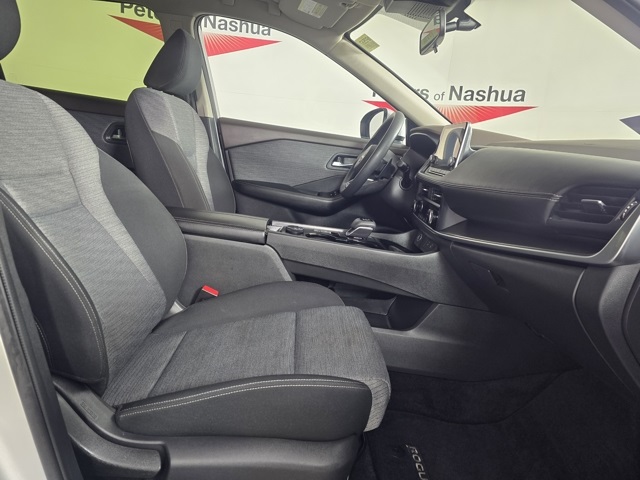 2023 Nissan Rogue SV photo 3