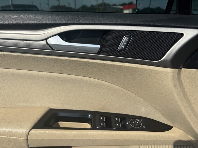 2016 Ford Fusion SE photo 8