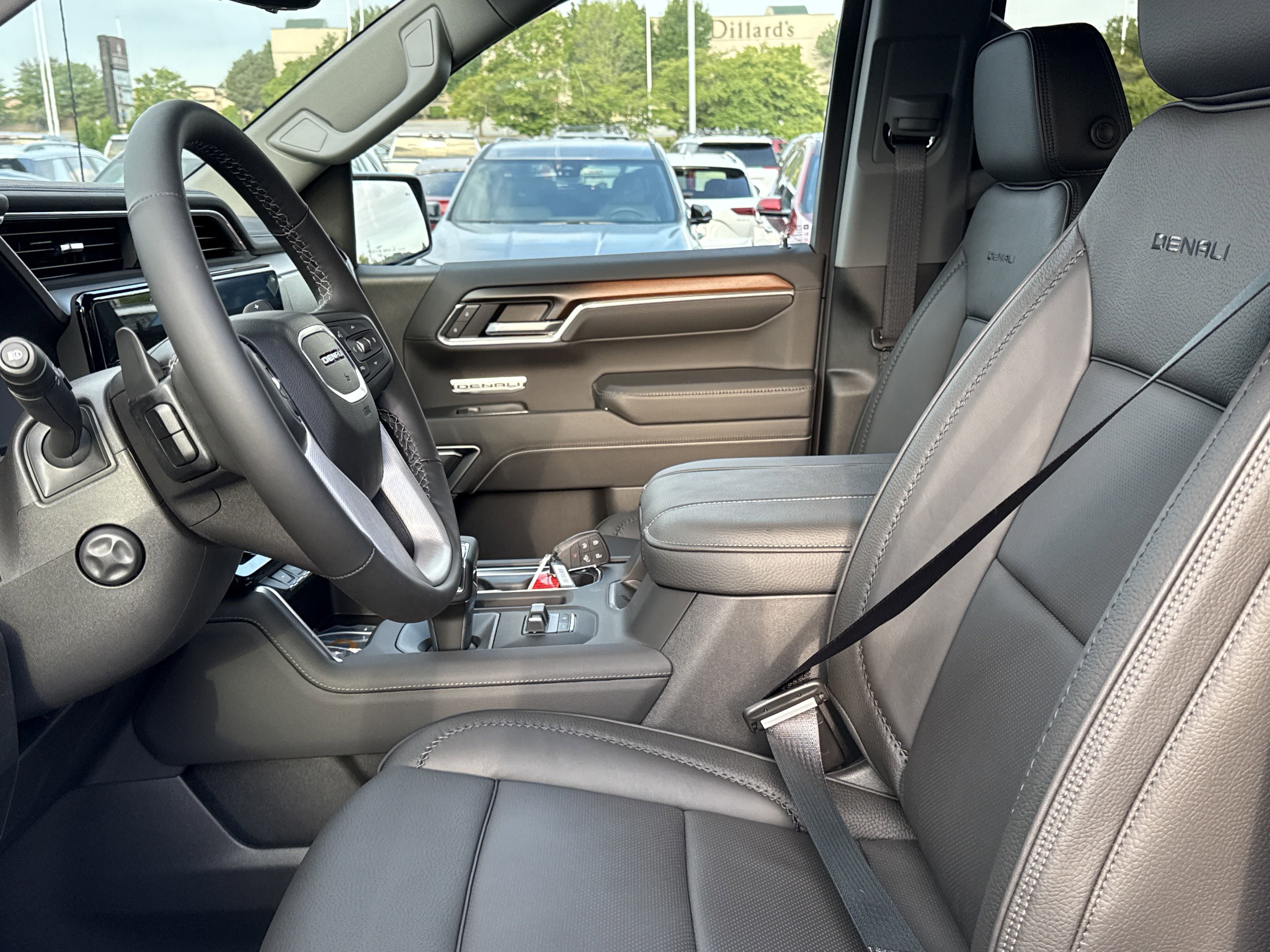 2025 Gmc Sierra Denali photo 4