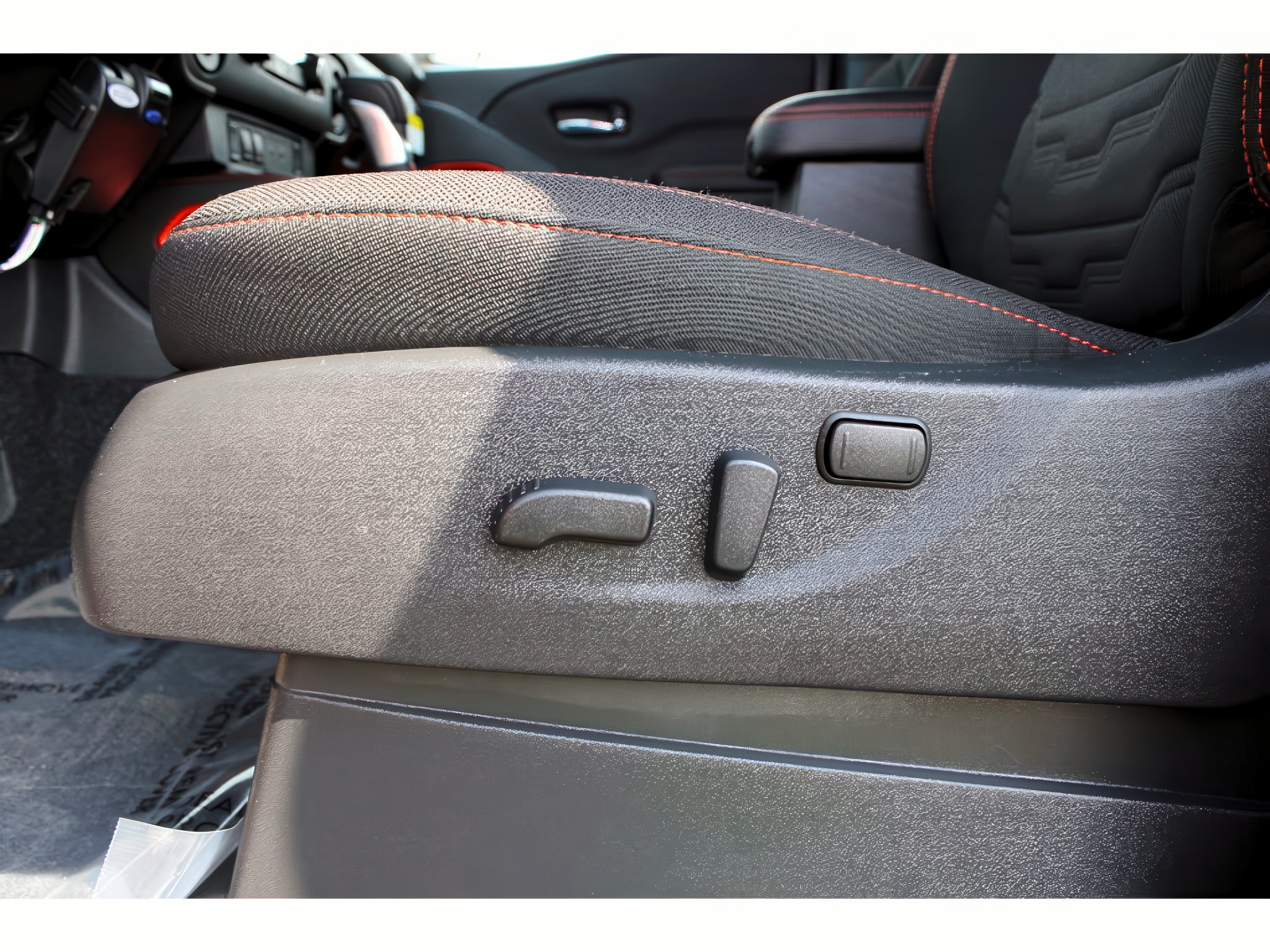 2025 Nissan Frontier PRO-4X photo 14