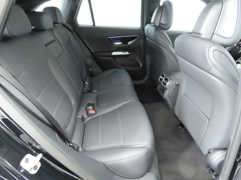 2025 Mercedes Benz GLC 300 photo 20