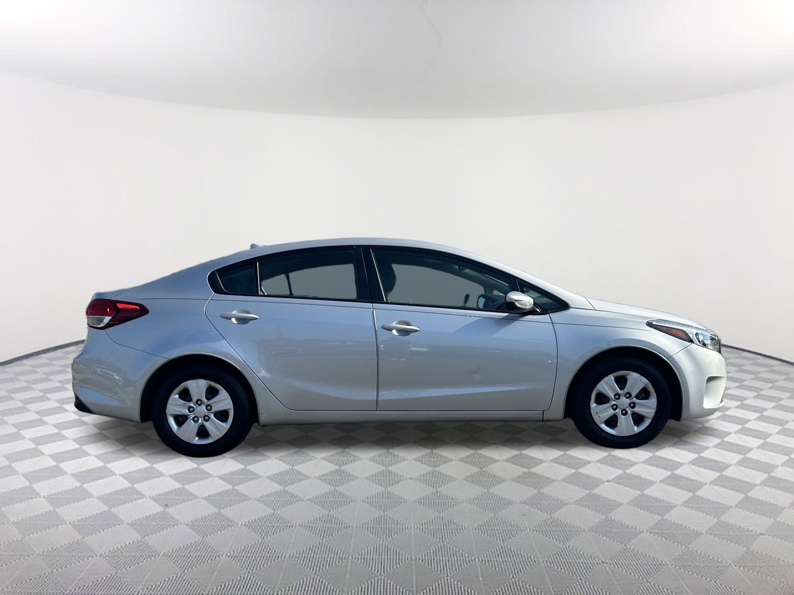 2017 Kia Forte LX Base photo 4