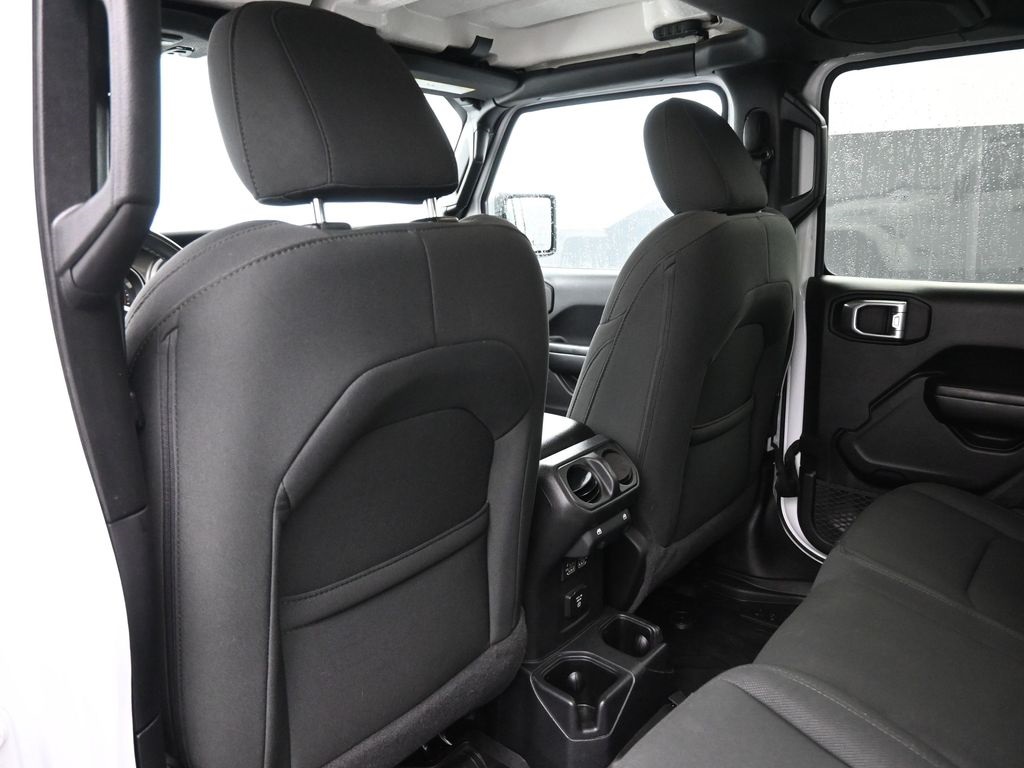 2021 Jeep Gladiator Willys photo 14
