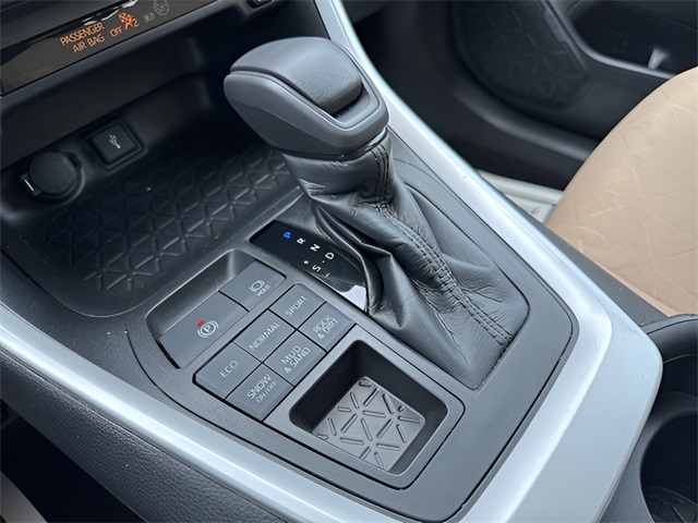 2021 Toyota RAV4 XLE photo 22