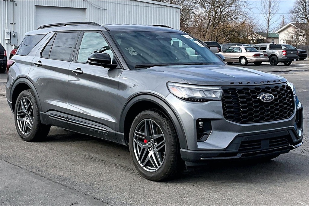 2025 Ford Explorer ST-LINE's photo