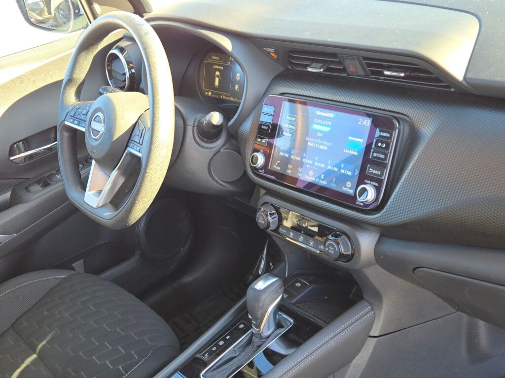 2022 Nissan Kicks SV photo 3