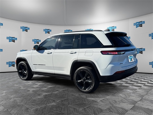 2023 Jeep Grand Cherokee Altitude photo 3