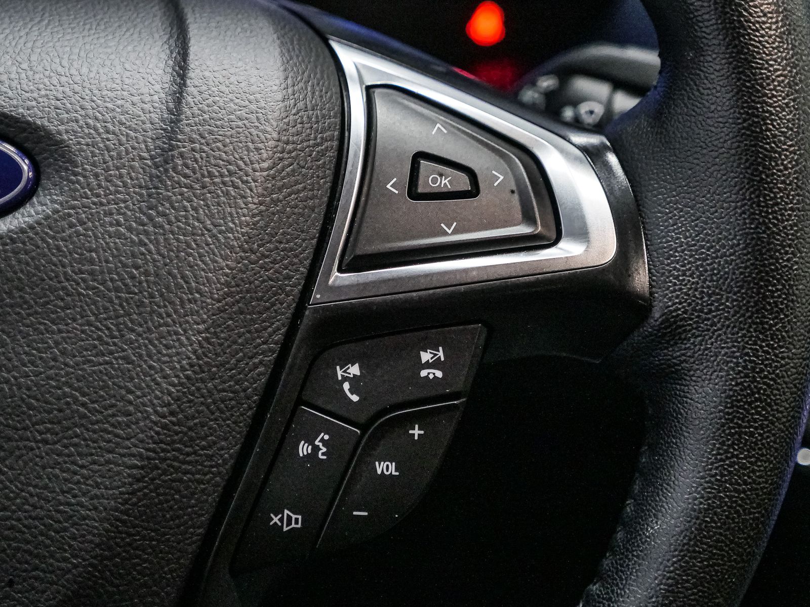 2024 Ford Edge SEL photo 31
