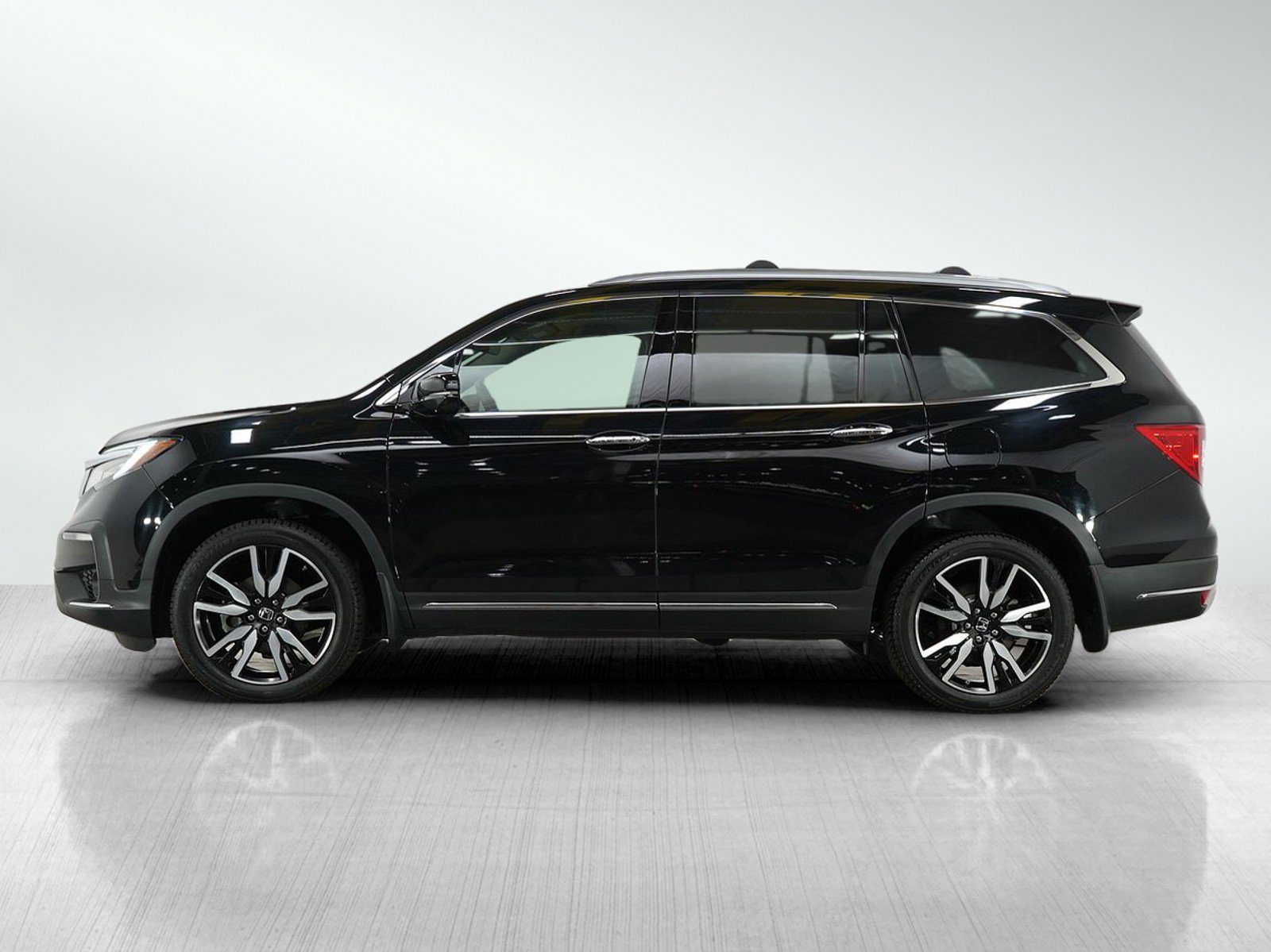 Used 2019 Honda Pilot Touring with VIN 5FNYF6H67KB016410 for sale in Minneapolis, Minnesota