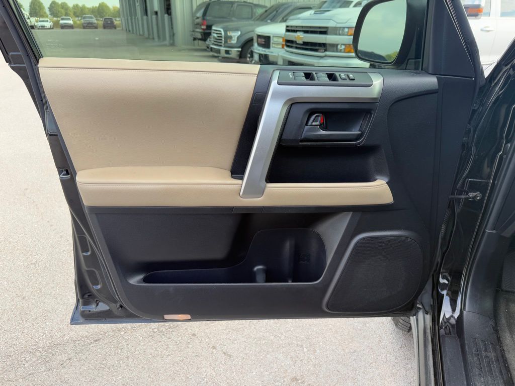 2013 Toyota 4Runner Limited photo 3