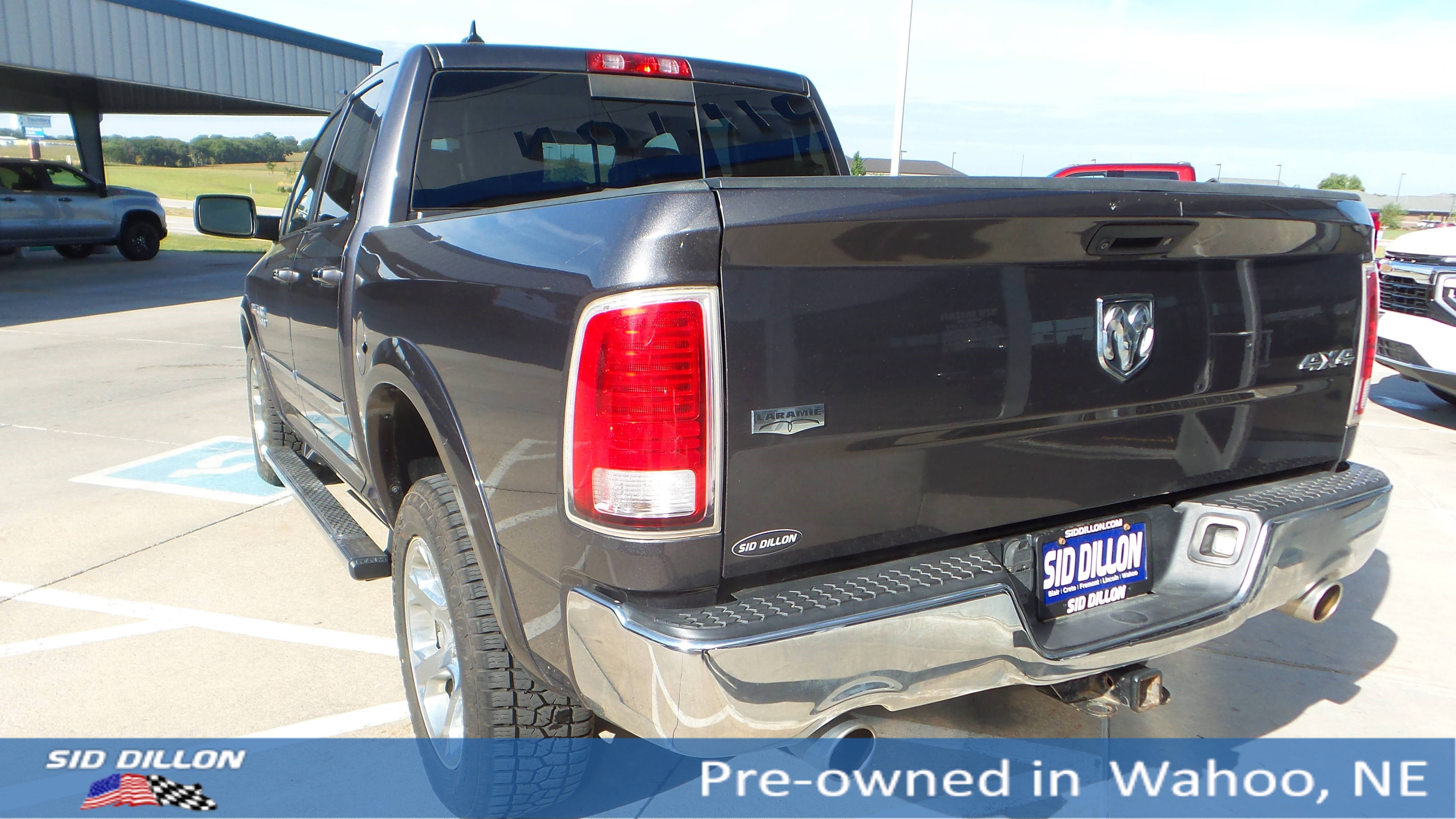 2016 Ram 1500 Laramie photo 2