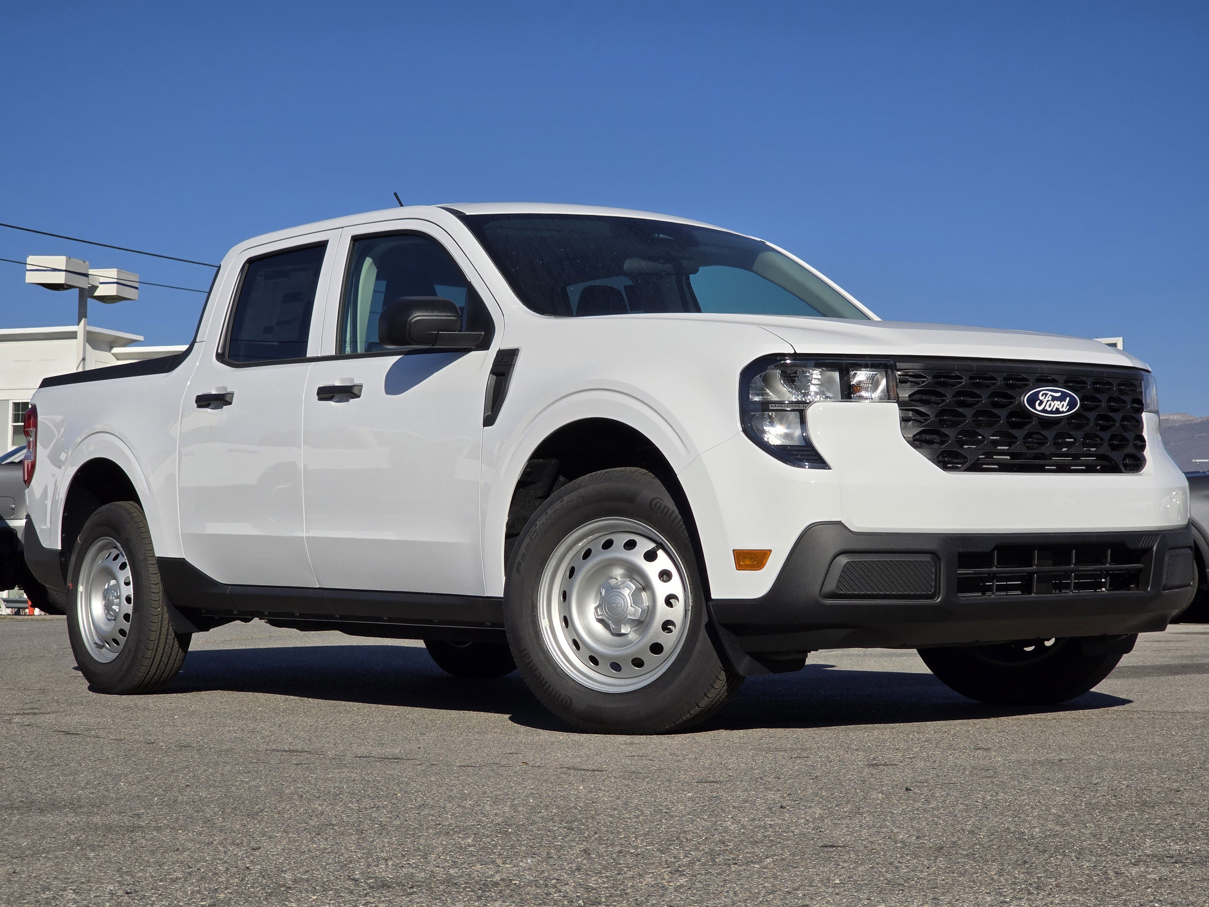 2025 Ford Maverick XL's photo