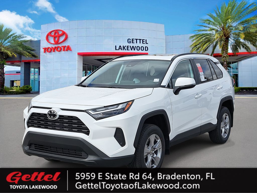 2025 Toyota RAV4 XLE's photo