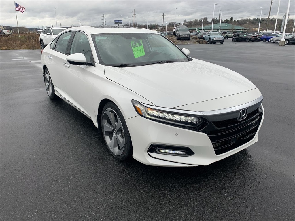 2018 Honda Accord Touring's photo