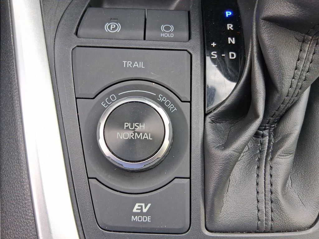 2019 Toyota RAV4 Hybrid XLE photo 29