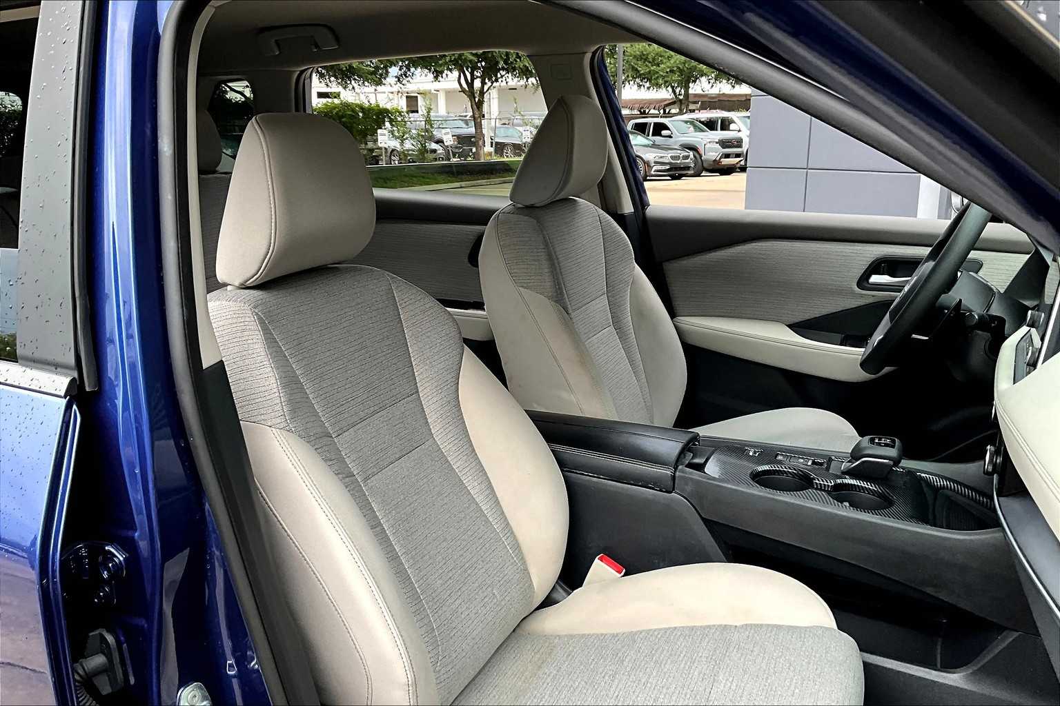 2023 Nissan Rogue SV photo 7