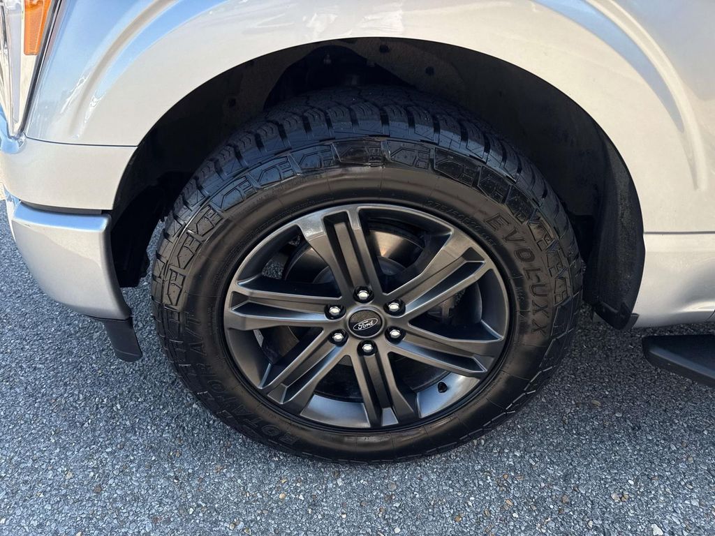 2021 Ford F-150 XLT photo 4