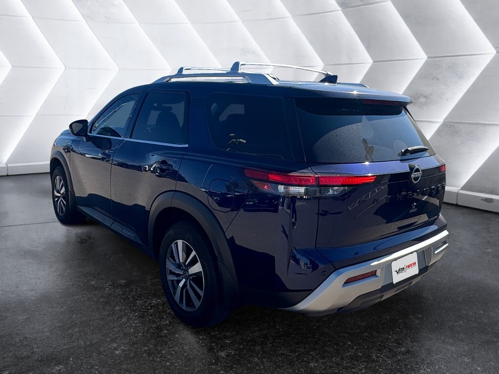 2023 Nissan Pathfinder SL photo 4