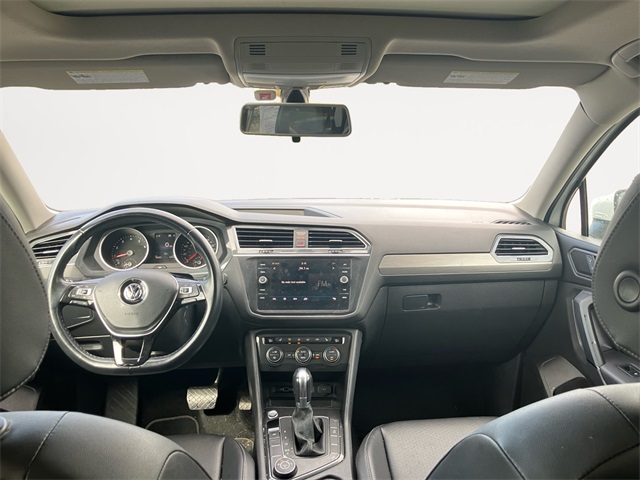 2019 Volkswagen Tiguan SEL R-Line photo 9